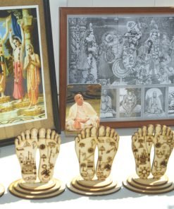 Statues of Lords Feet and Garaunga Statue